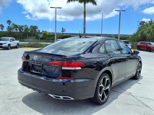 2021 Volkswagen Passat 2.0T R-Line