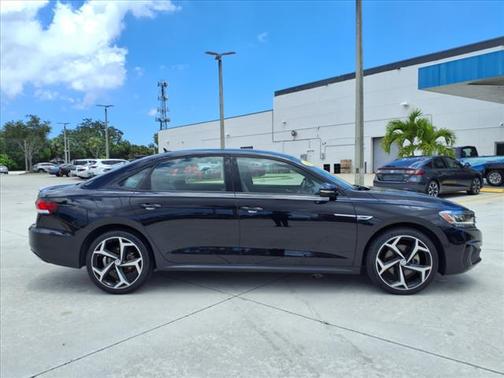2021 Volkswagen Passat 2.0T R-Line