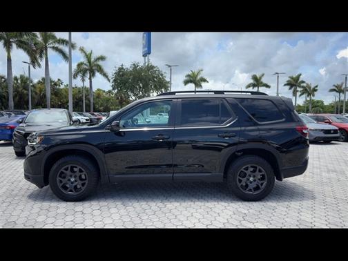 Crystal Black Pearl 2025 Honda Pilot TrailSport