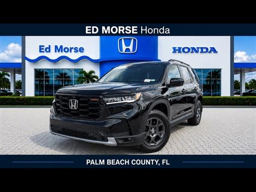 Crystal Black Pearl 2025 Honda Pilot TrailSport