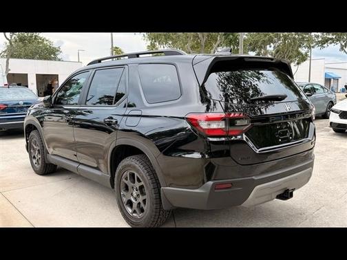 Crystal Black Pearl 2025 Honda Pilot TrailSport