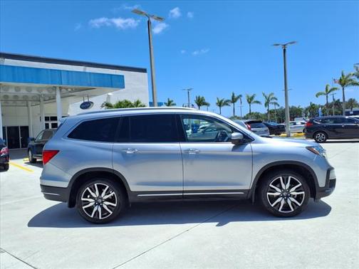 2022 Honda Pilot Touring 8-Passenger