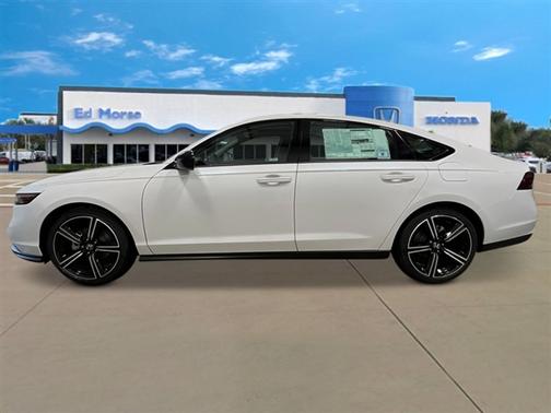 Platinum White Pearl 2026 Honda Accord SE