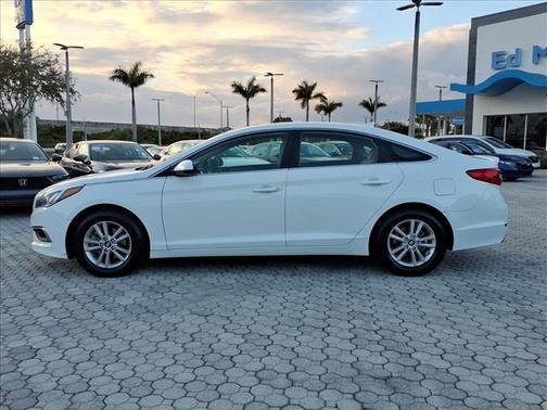 2017 Hyundai SONATA SE