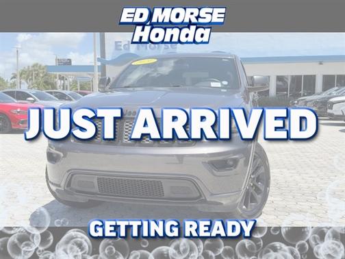 Granite Crystal Metallic Clearcoat 2021 Jeep Grand Cherokee Laredo