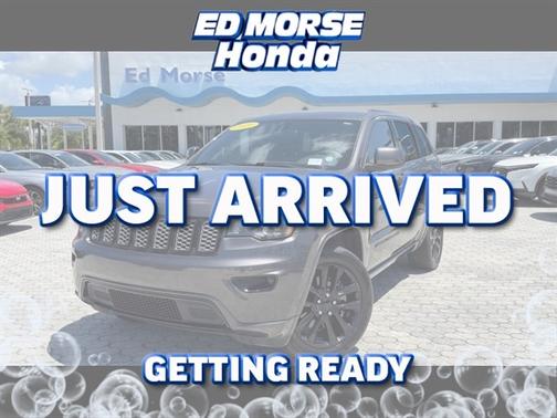 Granite Crystal Metallic Clearcoat 2021 Jeep Grand Cherokee Laredo