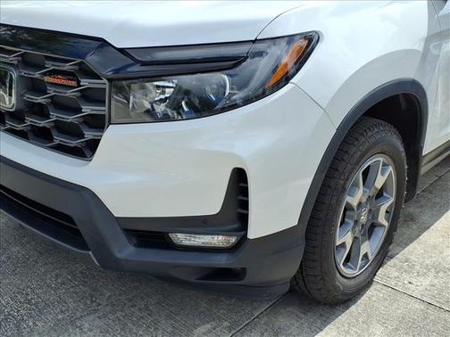 Platinum White Pearl 2023 Honda Passport AWD TrailSport