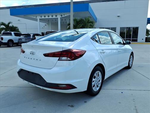 2019 Hyundai ELANTRA SE