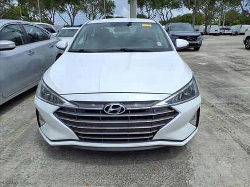 2019 Hyundai ELANTRA SE
