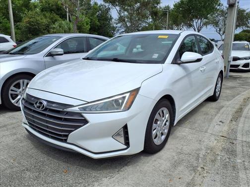 2019 Hyundai ELANTRA SE