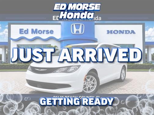 Bright White Clearcoat 2022 Chrysler Voyager LX