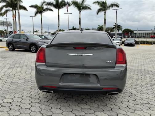 2018 Chrysler 300 S