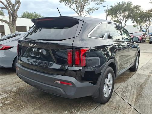 2023 Kia Sorento LX