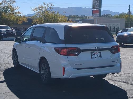 Platinum White Pearl 2027 Honda Odyssey Touring