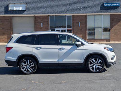 White Diamond Pearl 2017 Honda Pilot Touring