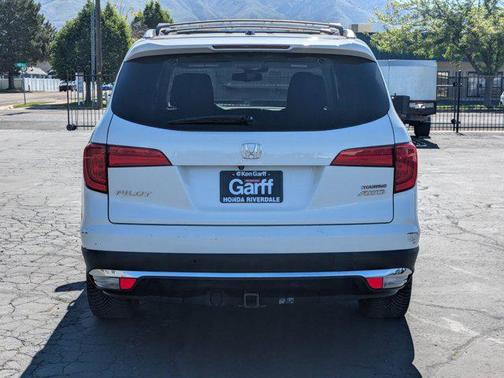 White Diamond Pearl 2017 Honda Pilot Touring