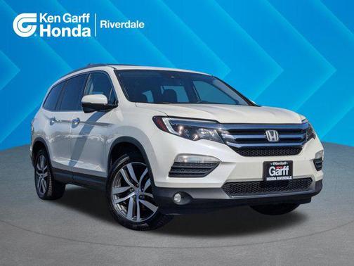 White Diamond Pearl 2017 Honda Pilot Touring