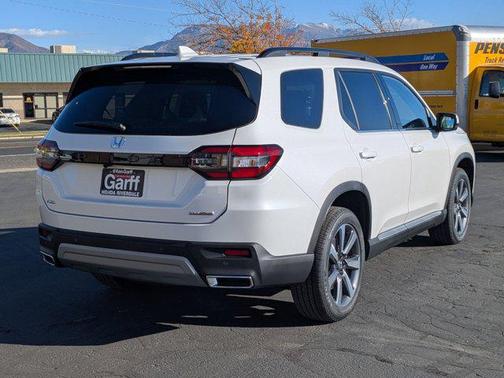 2025 Honda Pilot Touring 8-Passenger