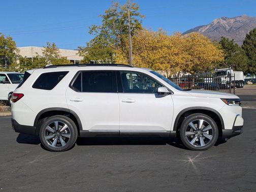 2025 Honda Pilot Touring 8-Passenger