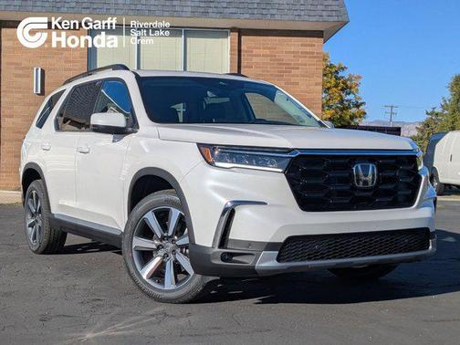 2025 Honda Pilot Touring 8-Passenger
