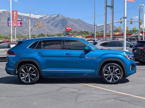Blue Metallic 2024 Volkswagen Atlas Cross Sport 2.0T SEL Premium