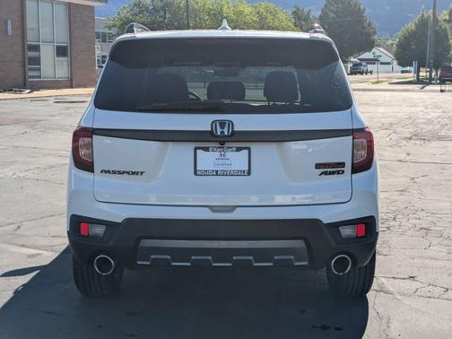 Platinum White Pearl 2023 Honda Passport AWD TrailSport