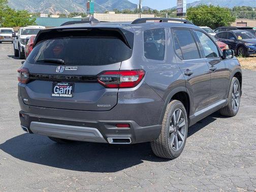 2025 Honda Pilot Touring 8-Passenger
