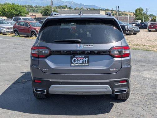 2025 Honda Pilot Touring 8-Passenger