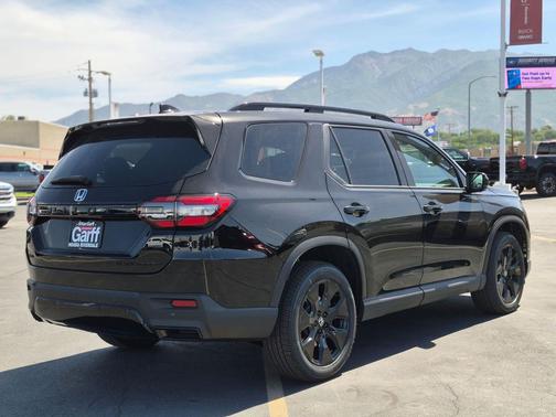 Crystal Black Pearl 2026 Honda Pilot Black Edition
