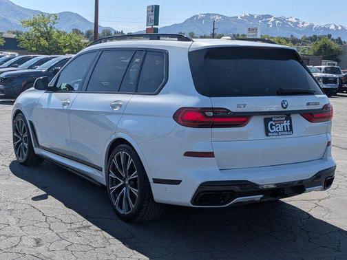 2022 BMW X7 M50i