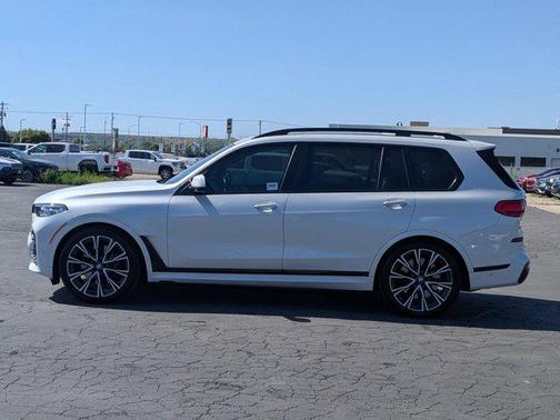 2022 BMW X7 M50i