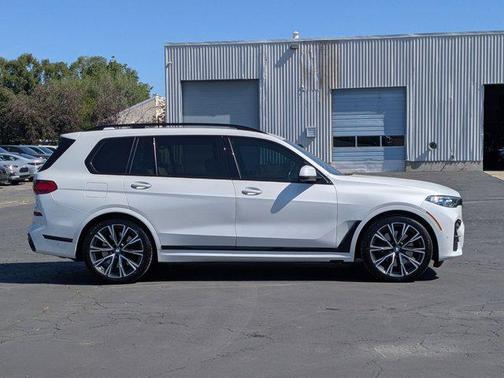 2022 BMW X7 M50i