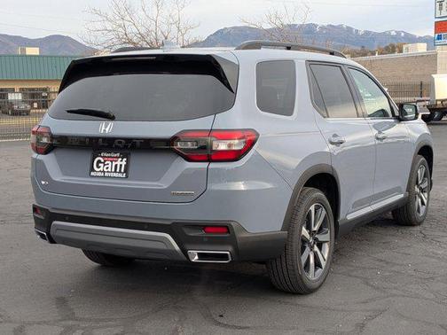 2025 Honda Pilot Touring 8-Passenger