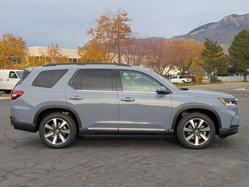 2025 Honda Pilot Touring 8-Passenger