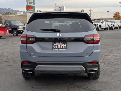 2025 Honda Pilot Touring 8-Passenger