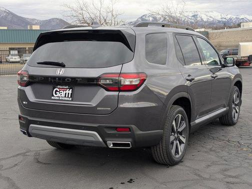 2025 Honda Pilot Touring 8-Passenger