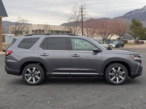 2025 Honda Pilot Touring 8-Passenger