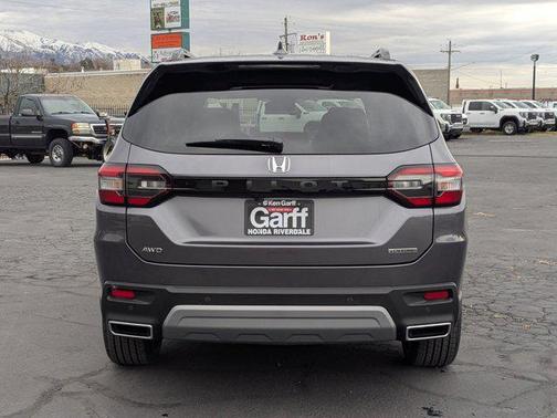 2025 Honda Pilot Touring 8-Passenger