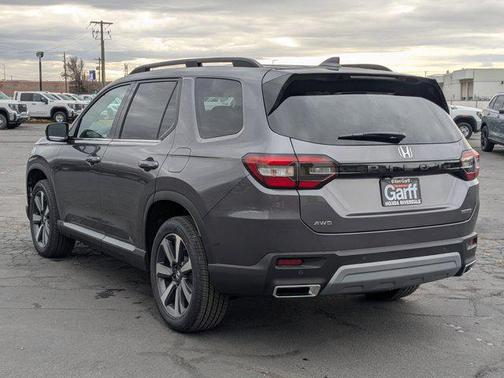 2025 Honda Pilot Touring 8-Passenger