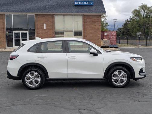 Platinum White Pearl 2023 Honda HR-V LX