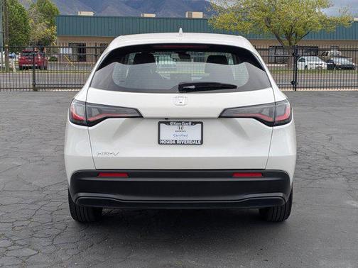 Platinum White Pearl 2023 Honda HR-V LX