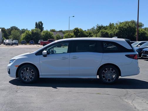 Platinum White Pearl 2026 Honda Odyssey Touring