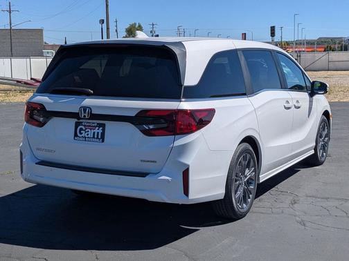 Platinum White Pearl 2026 Honda Odyssey Touring