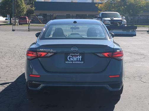 Atlantic Gray Metallic/Super Black 2024 Nissan Sentra SR