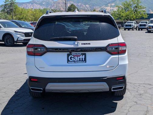 2025 Honda Pilot Touring 8-Passenger