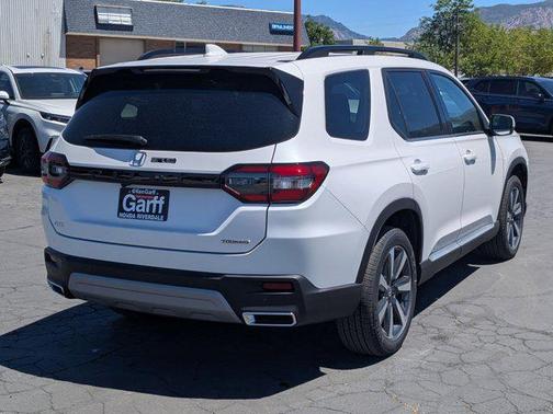 2025 Honda Pilot Touring 8-Passenger