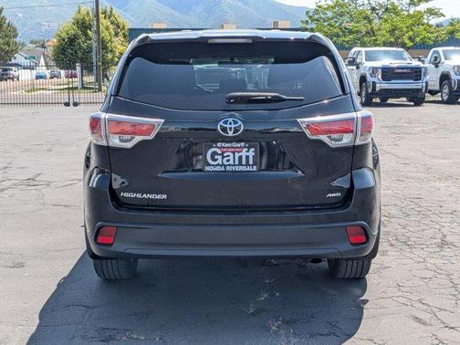 2016 Toyota Highlander LE