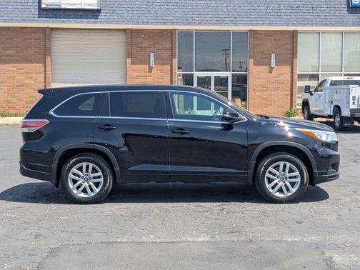 2016 Toyota Highlander LE