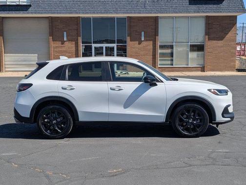 Platinum White Pearl 2023 Honda HR-V AWD Sport