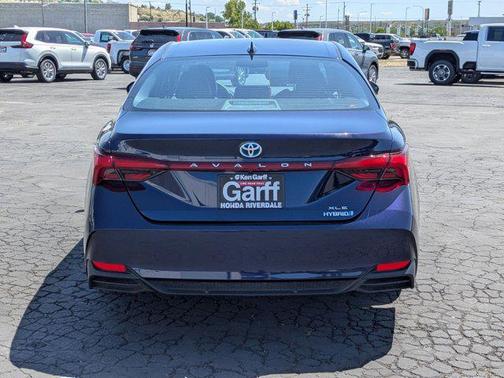 2022 Toyota Avalon Hybrid XLE